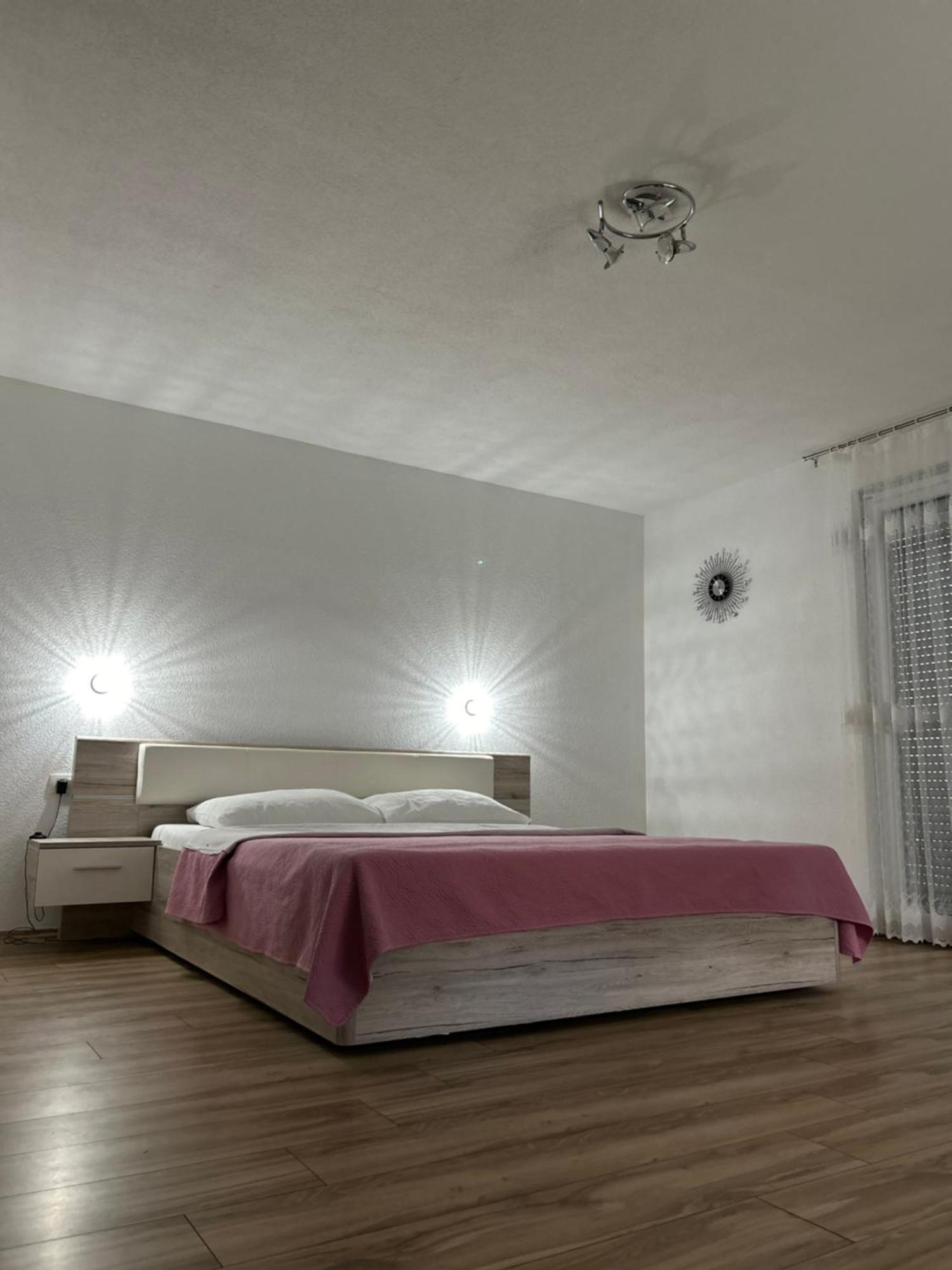 Apartments And Rooms Krizmanic Smoljanac Εξωτερικό φωτογραφία