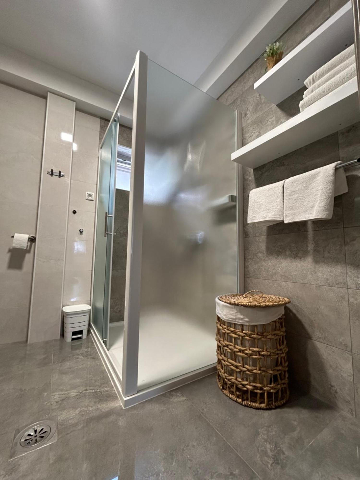 Apartments And Rooms Krizmanic Smoljanac Εξωτερικό φωτογραφία