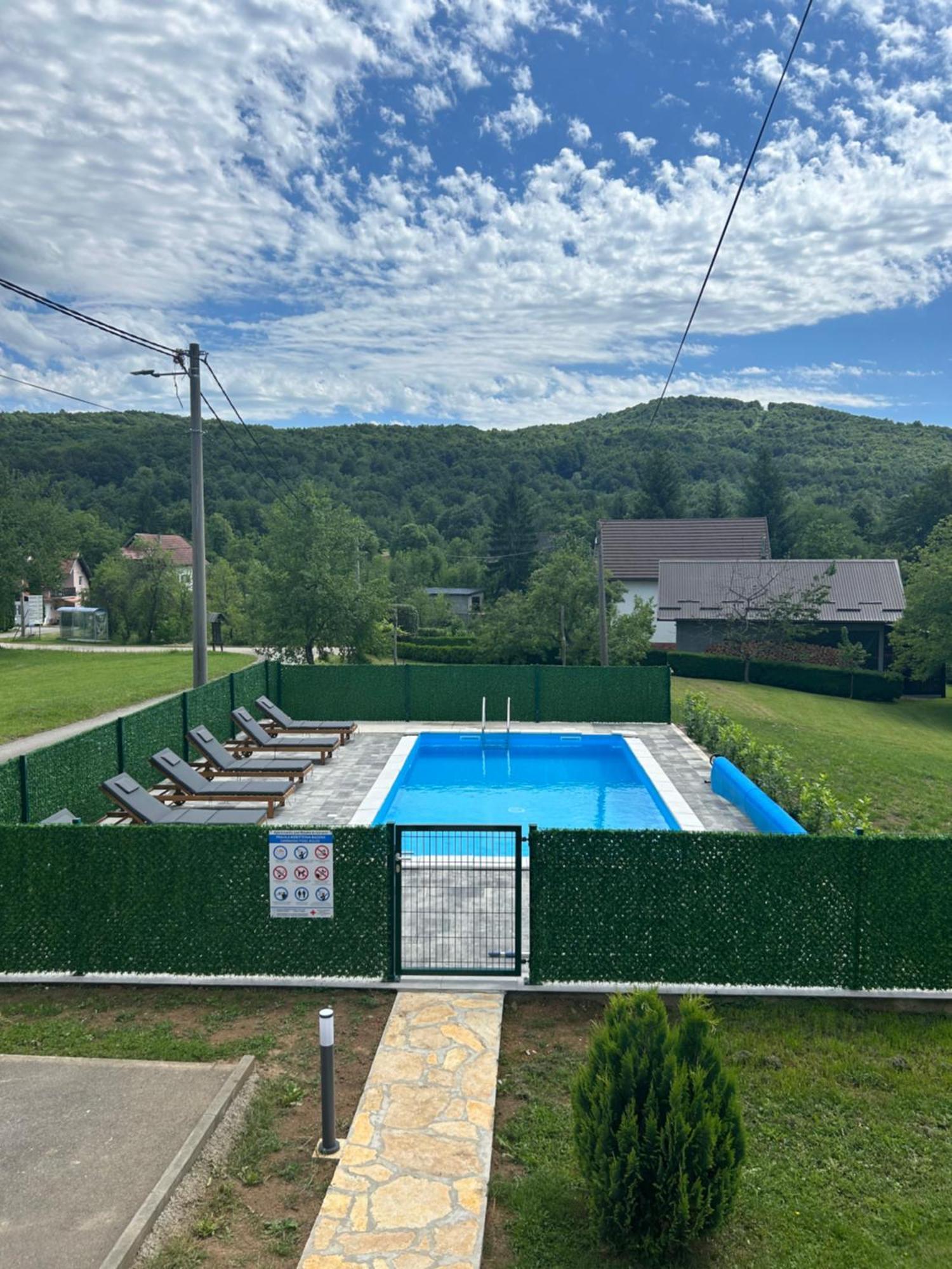 Apartments And Rooms Krizmanic Smoljanac Εξωτερικό φωτογραφία