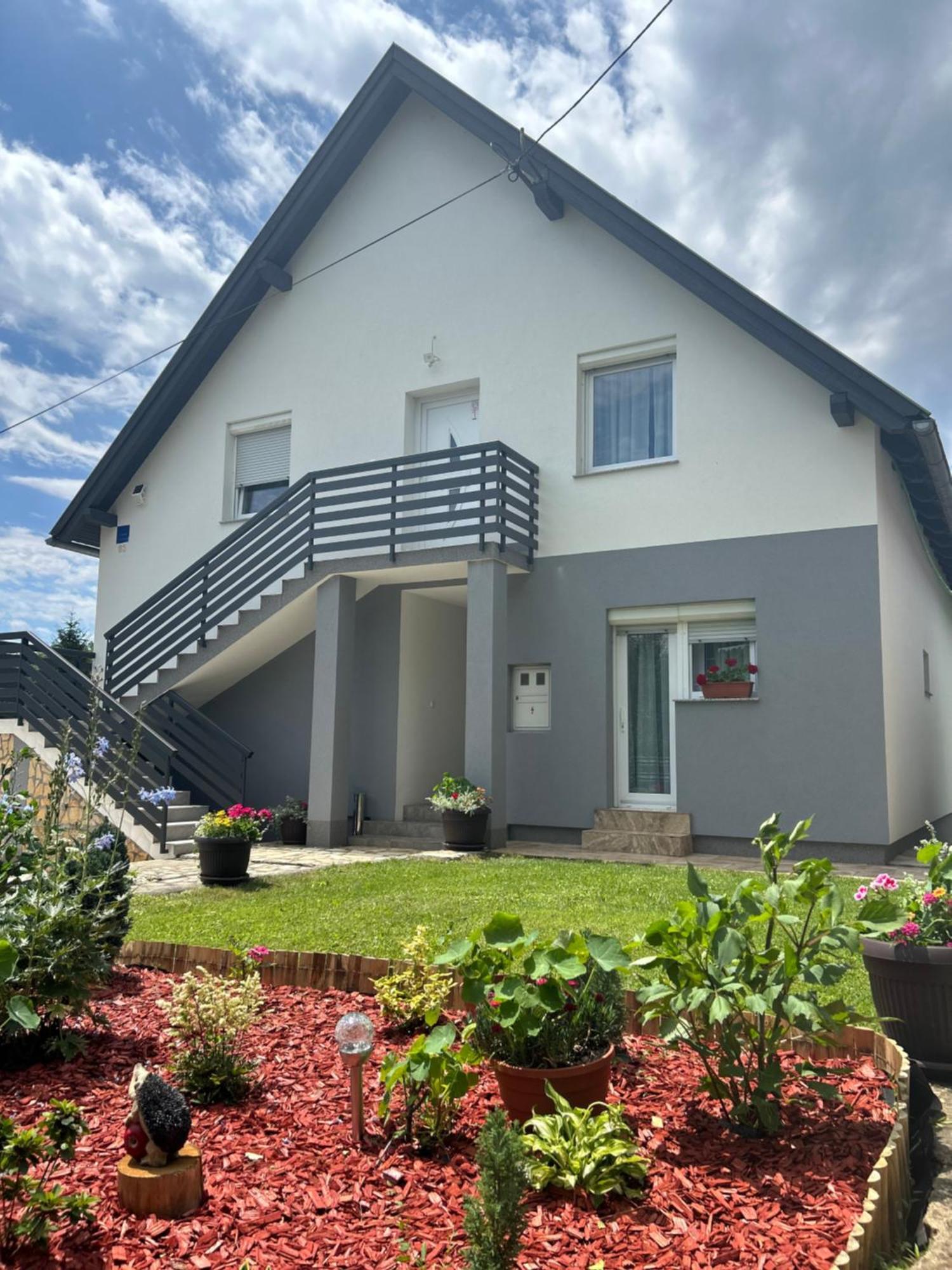 Apartments And Rooms Krizmanic Smoljanac Εξωτερικό φωτογραφία