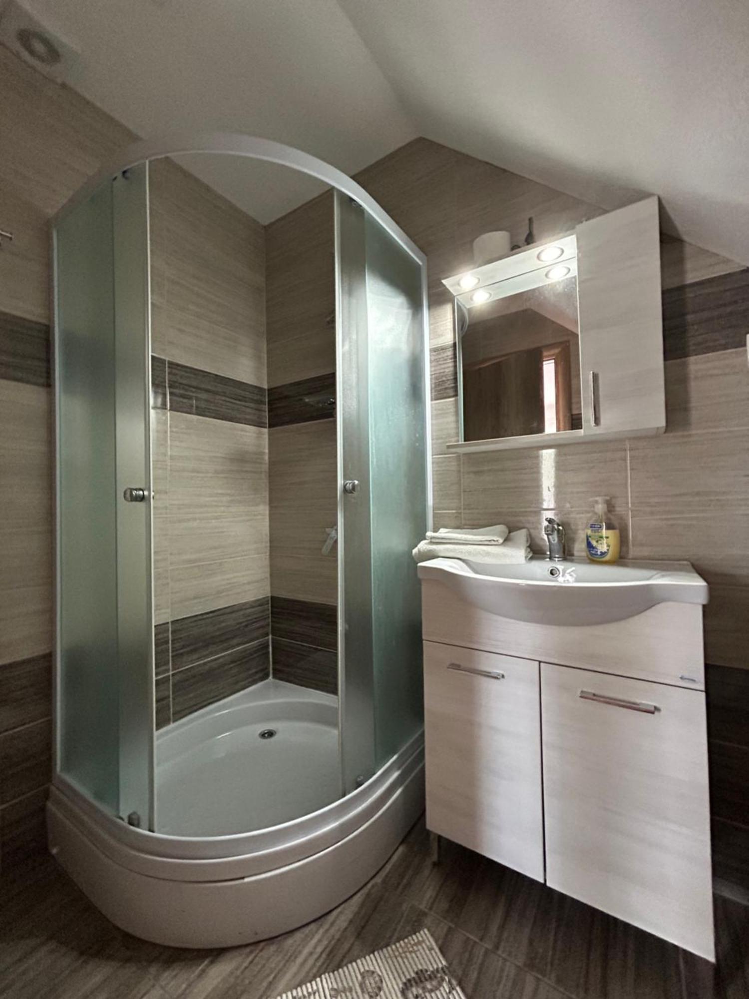 Apartments And Rooms Krizmanic Smoljanac Εξωτερικό φωτογραφία