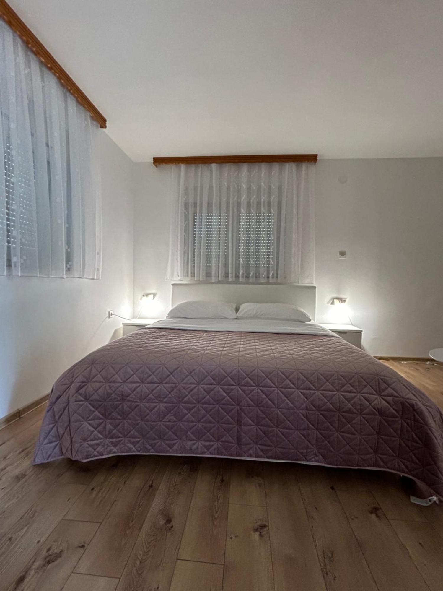 Apartments And Rooms Krizmanic Smoljanac Εξωτερικό φωτογραφία
