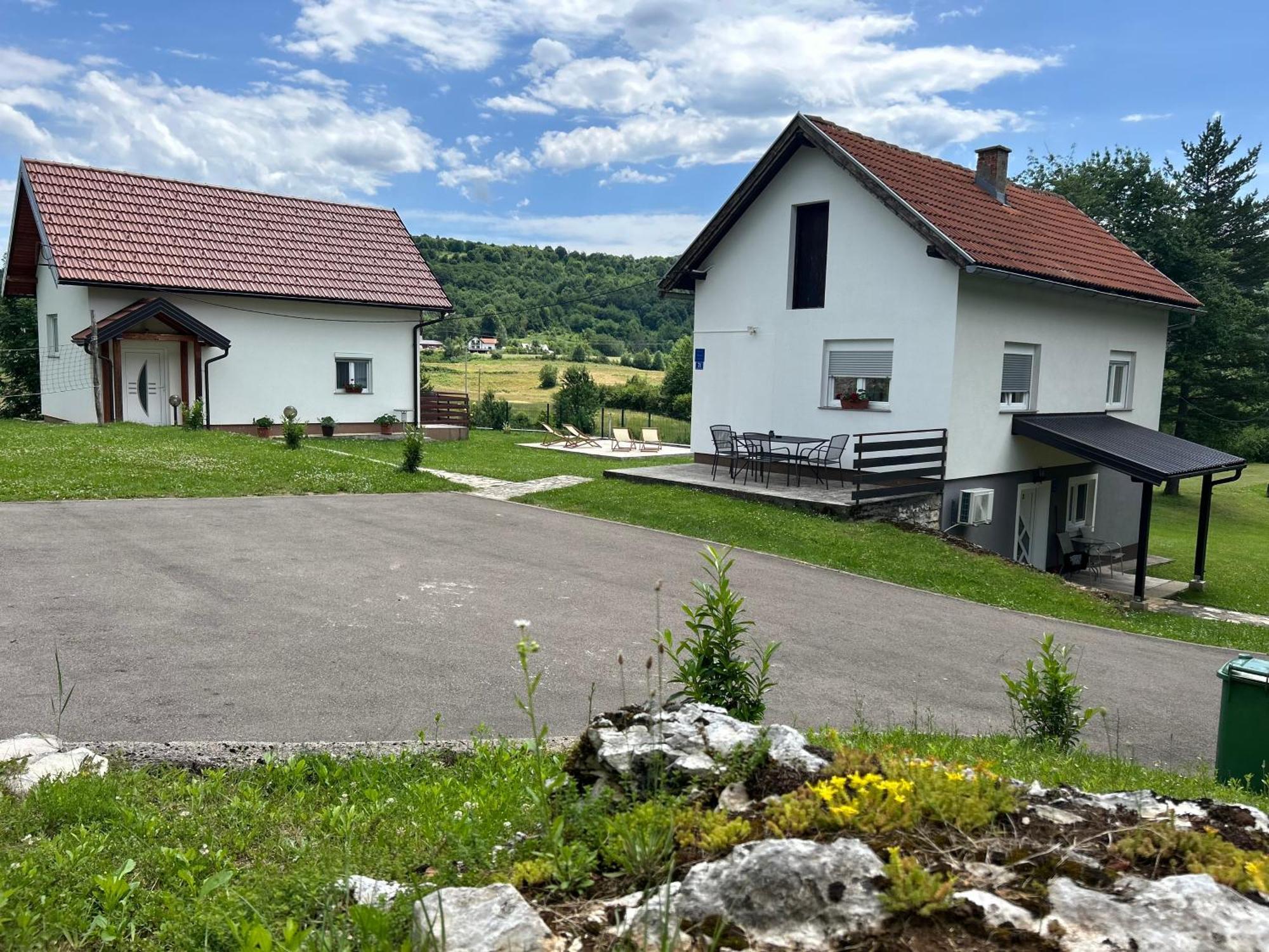 Apartments And Rooms Krizmanic Smoljanac Εξωτερικό φωτογραφία