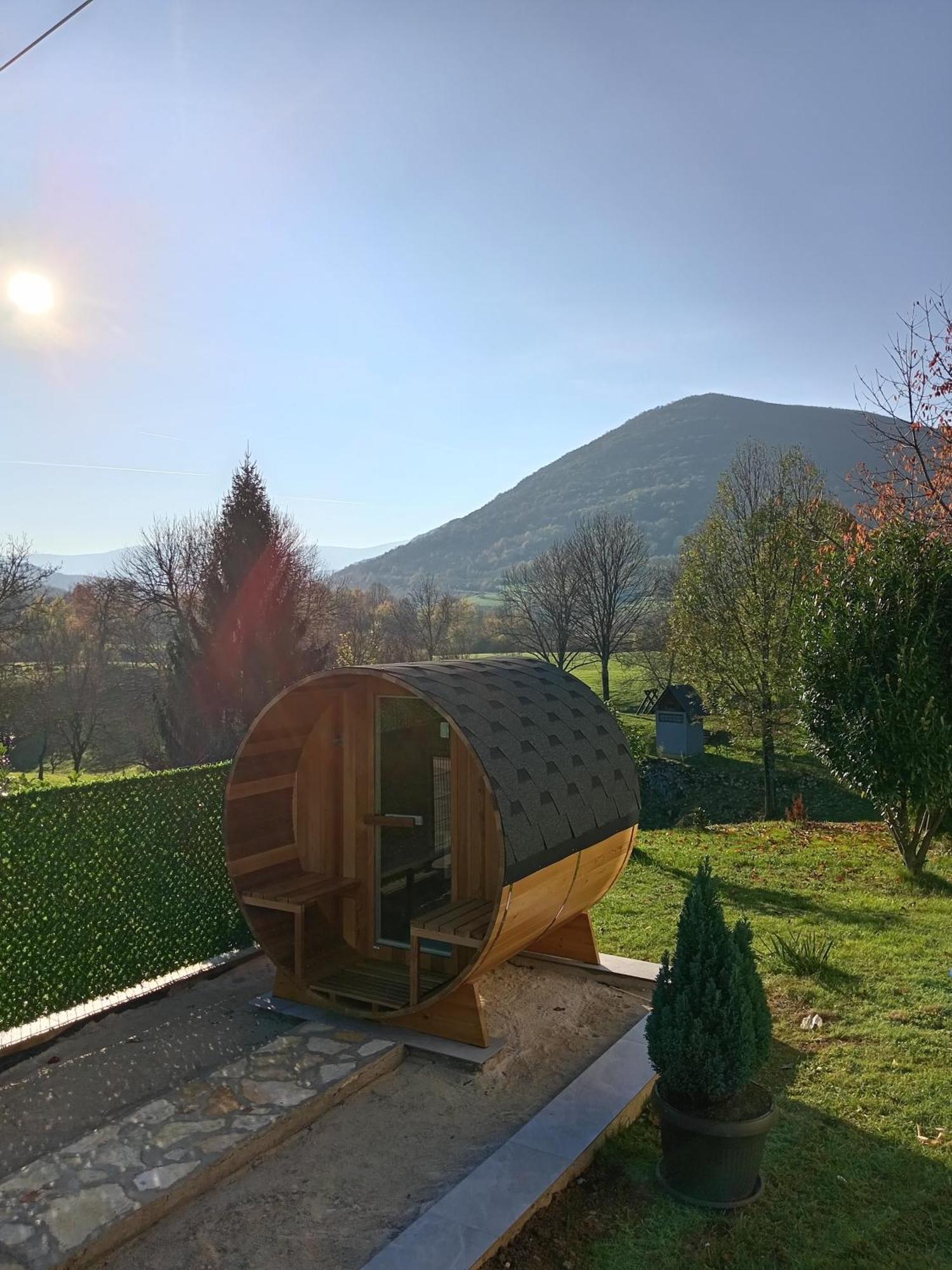Apartments And Rooms Krizmanic Smoljanac Εξωτερικό φωτογραφία