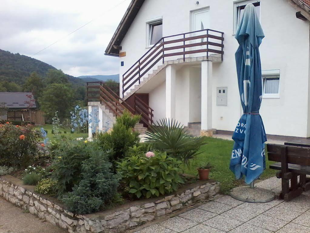 Apartments And Rooms Krizmanic Smoljanac Εξωτερικό φωτογραφία