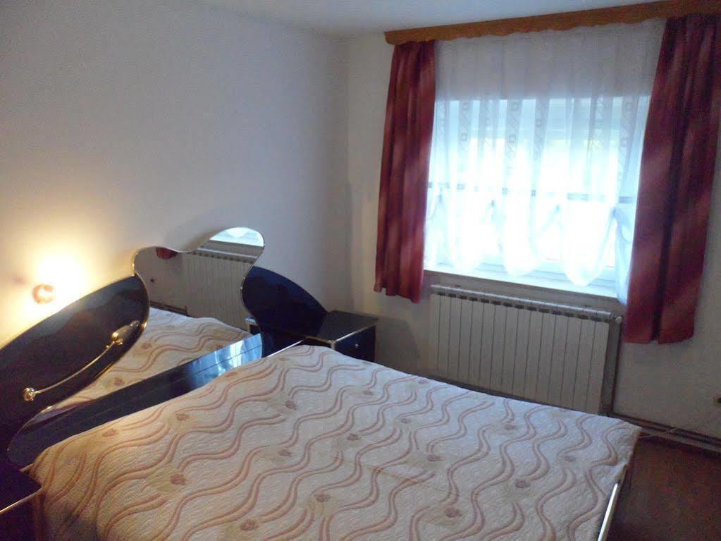 Apartments And Rooms Krizmanic Smoljanac Εξωτερικό φωτογραφία