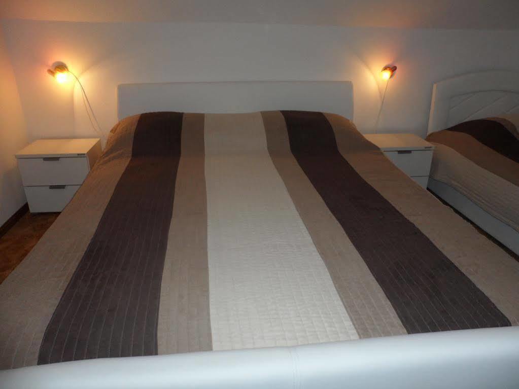 Apartments And Rooms Krizmanic Smoljanac Εξωτερικό φωτογραφία