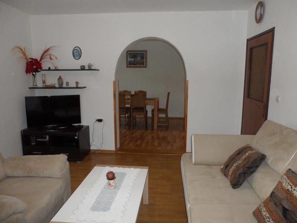 Apartments And Rooms Krizmanic Smoljanac Εξωτερικό φωτογραφία