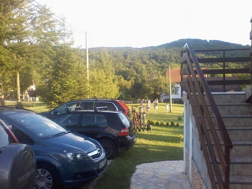 Apartments And Rooms Krizmanic Smoljanac Εξωτερικό φωτογραφία