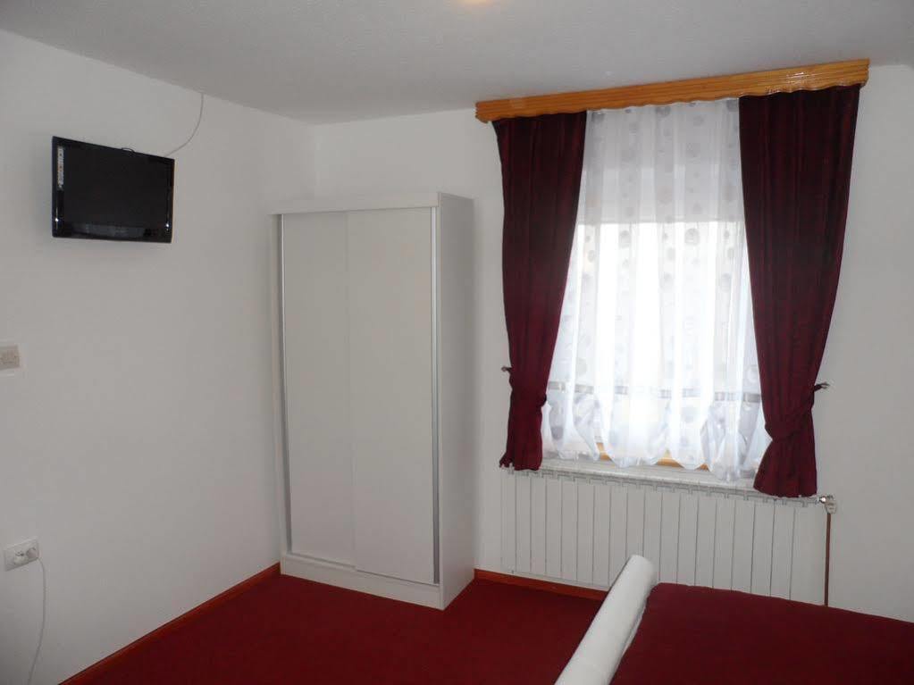 Apartments And Rooms Krizmanic Smoljanac Εξωτερικό φωτογραφία